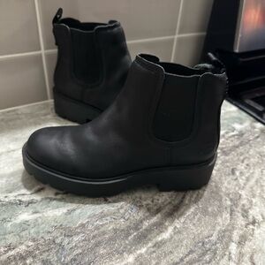 UGG Markstrum Waterproof Leather Lug Sole Black Heel Chelsea Boots Size 8